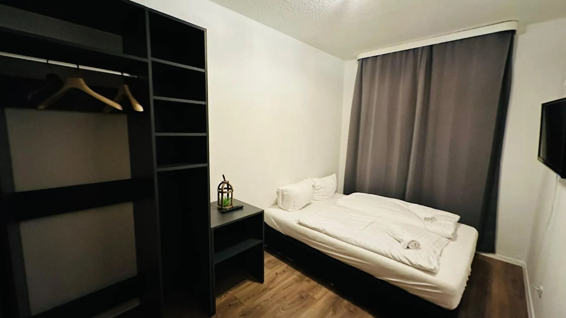Hotel Bff Airport Messe Schlaf - Duesseldorf Dusseldorf