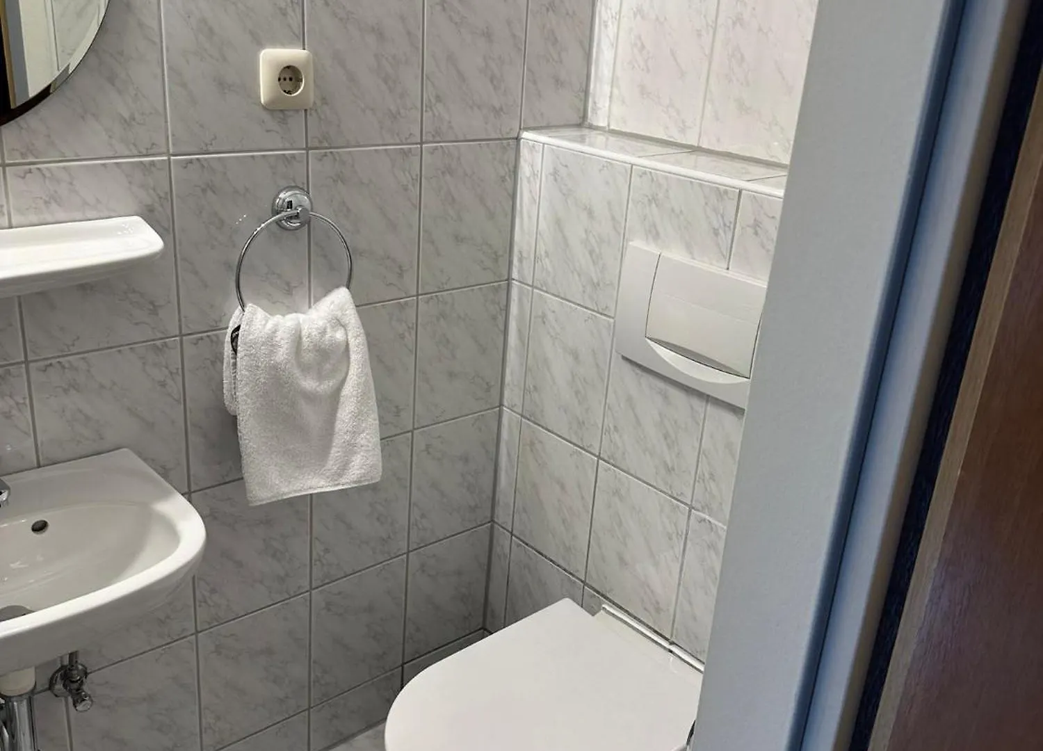 Hotel Bff Airport Messe Schlaf - Duesseldorf