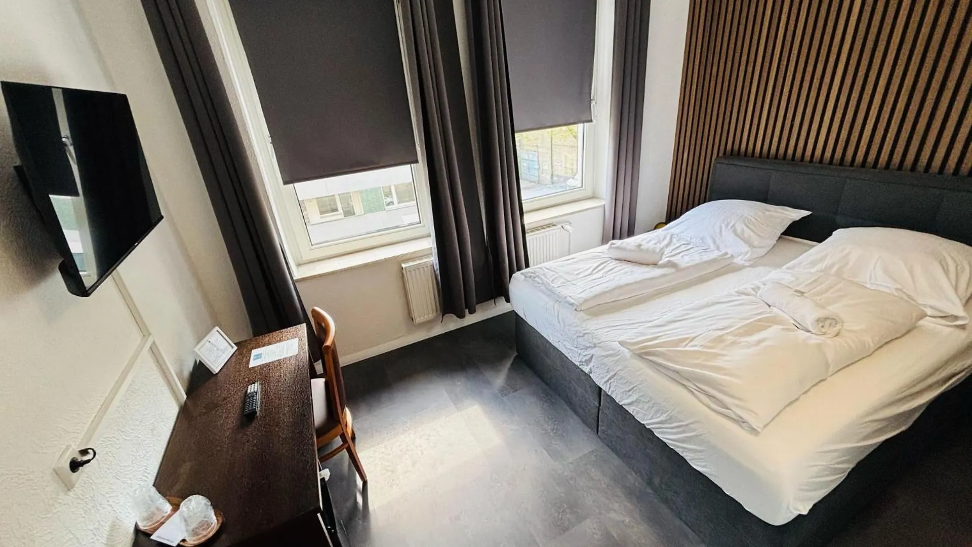 ** Bed & Breakfast Hotel Bff Airport Messe Schlaf - Duesseldorf Germany