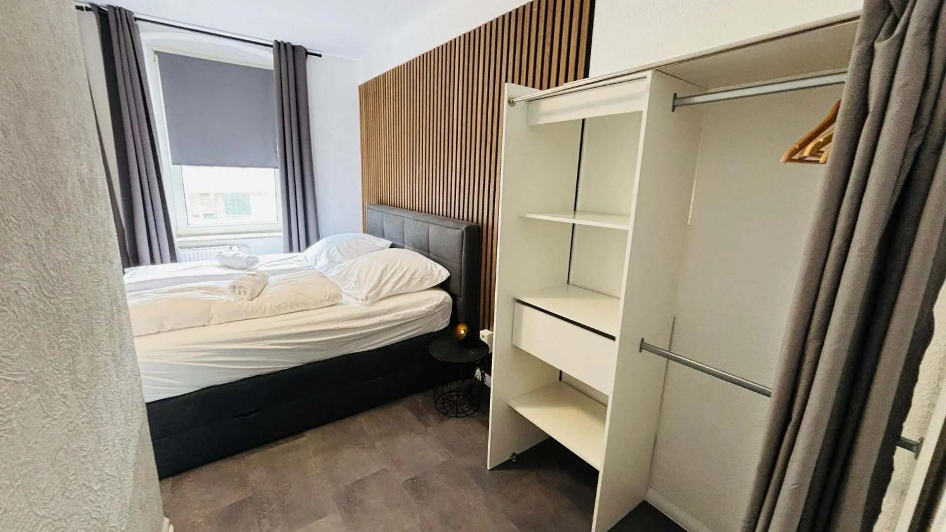 Hotel Bff Airport Messe Schlaf - Duesseldorf Bed & Breakfast